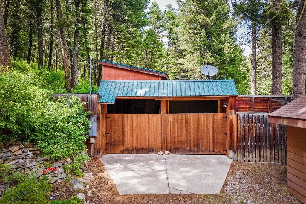 63921 Gallatin Road Gallatin Gateway MT 59730