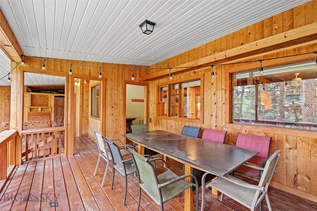 63921 Gallatin Road Gallatin Gateway MT 59730