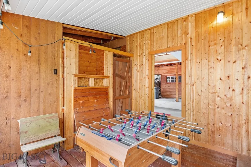 63921 Gallatin Road Gallatin Gateway MT 59730