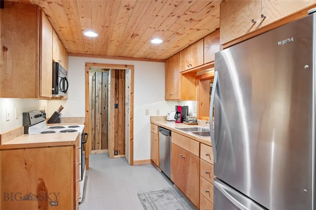 63921 Gallatin Road Gallatin Gateway MT 59730