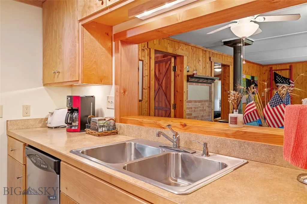 63921 Gallatin Road Gallatin Gateway MT 59730