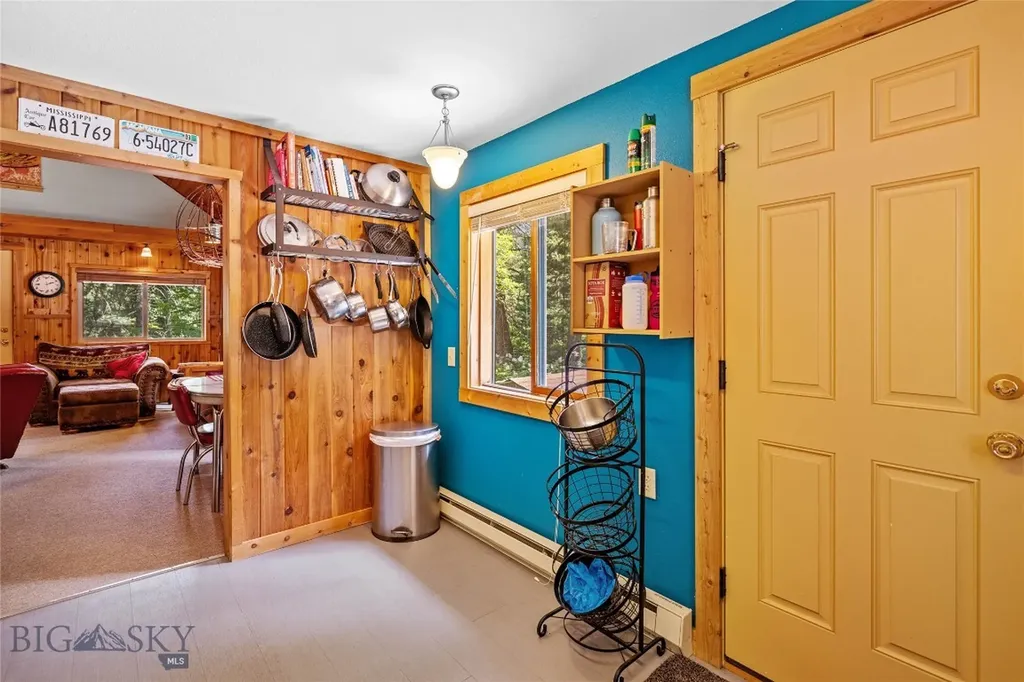 63921 Gallatin Road Gallatin Gateway MT 59730