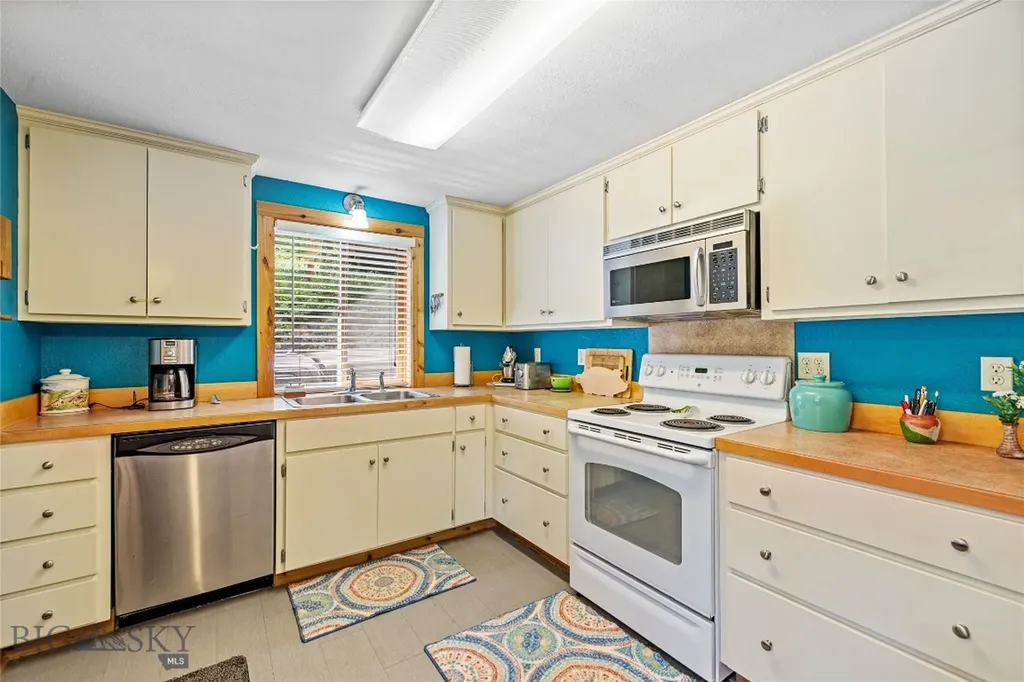 63921 Gallatin Road Gallatin Gateway MT 59730