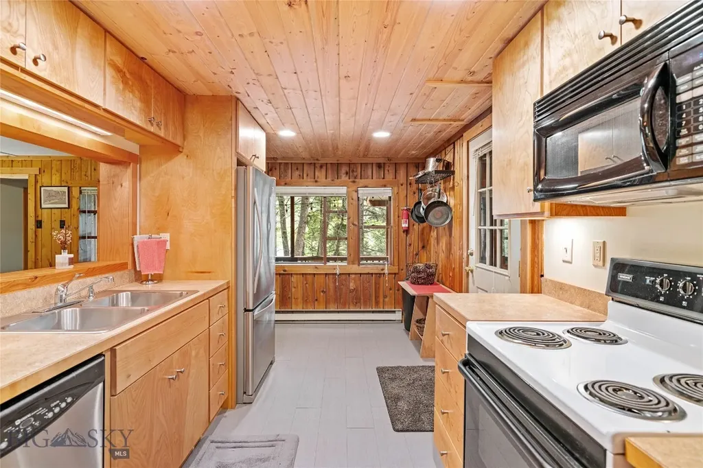 63921 Gallatin Road Gallatin Gateway MT 59730