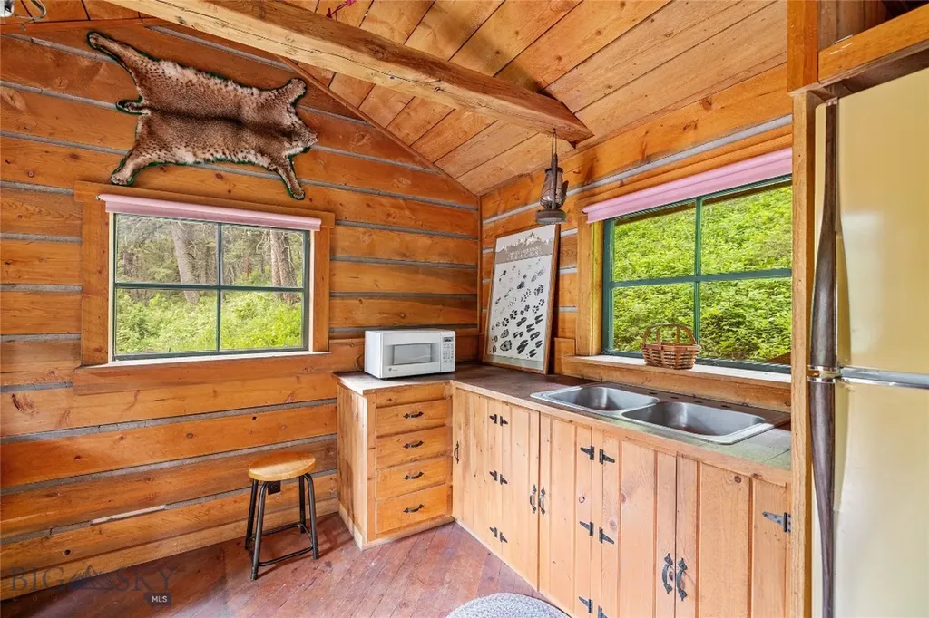 63921 Gallatin Road Gallatin Gateway MT 59730
