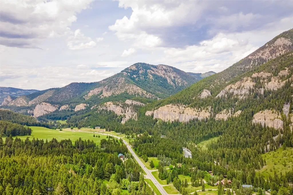 63921 Gallatin Road Gallatin Gateway MT 59730