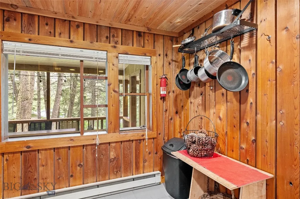 63921 Gallatin Road Gallatin Gateway MT 59730