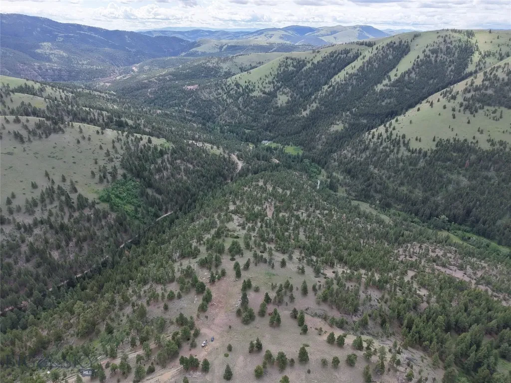 2270 Lynx Trail Drive Wolf Creek MT 59648