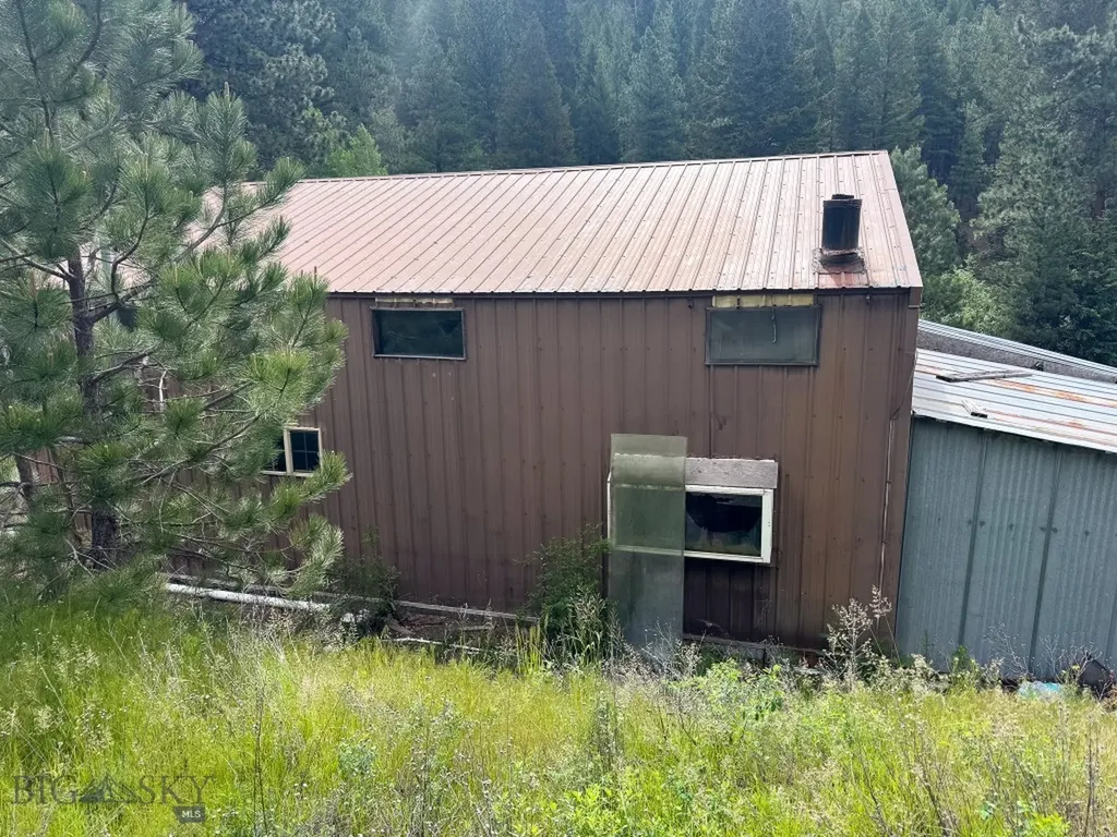 2270 Lynx Trail Drive Wolf Creek MT 59648