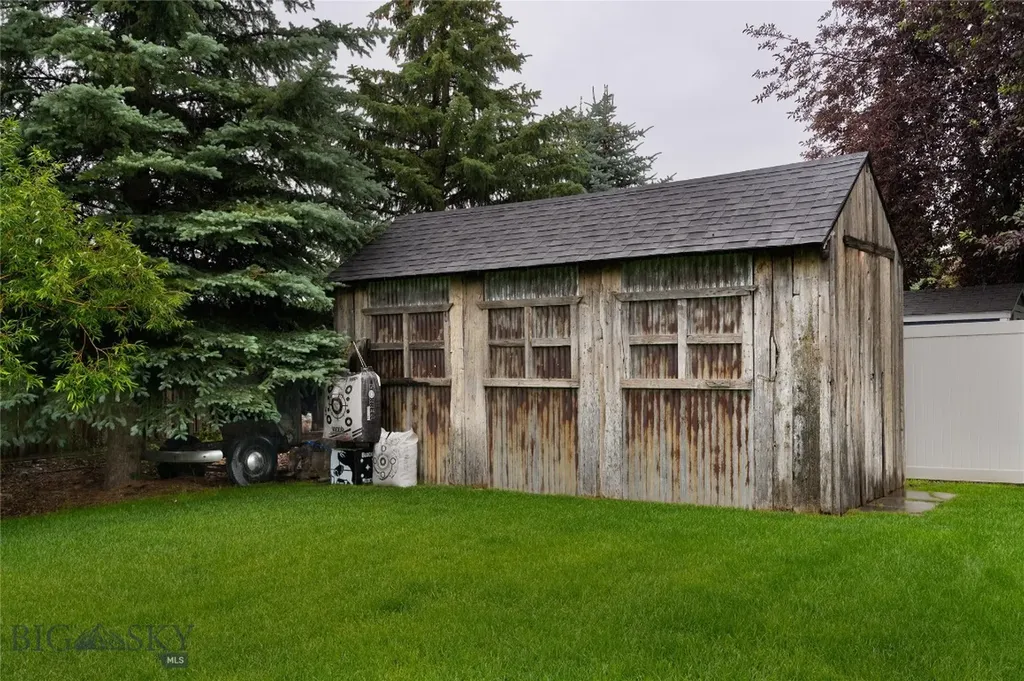 501 Red Barn Drive Belgrade MT 59714