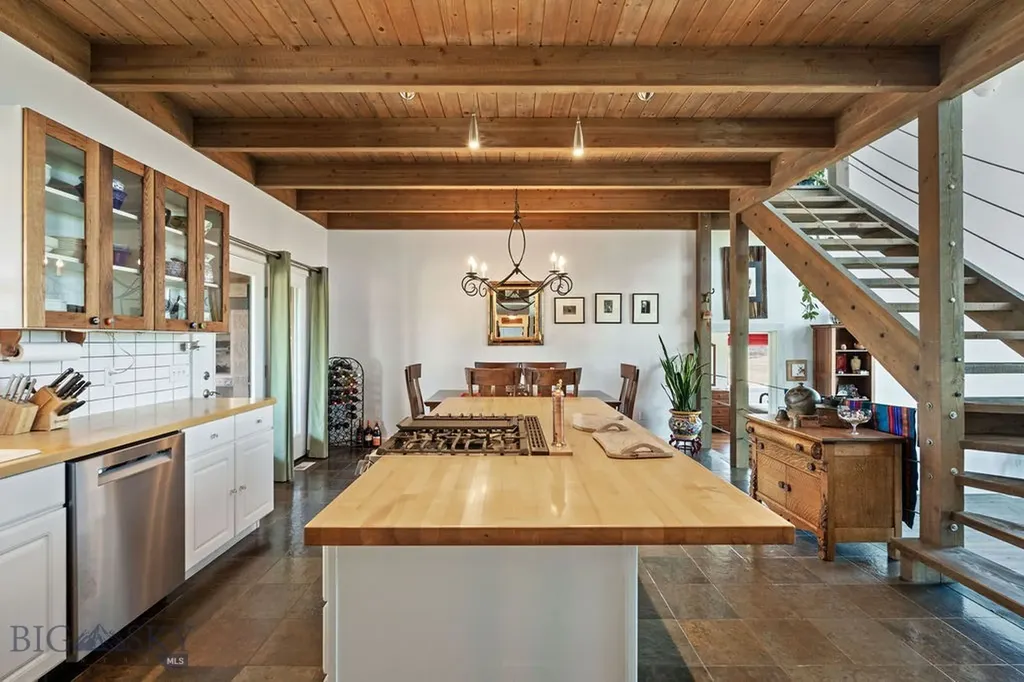 18 Cactus Ridge Road Twin Bridges MT 59754