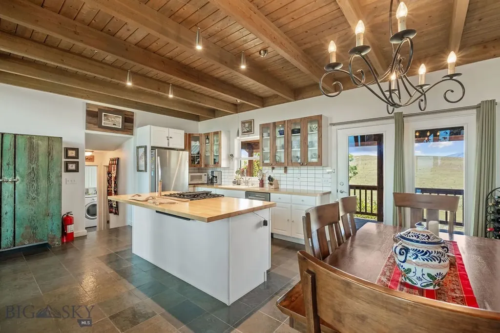 18 Cactus Ridge Road Twin Bridges MT 59754