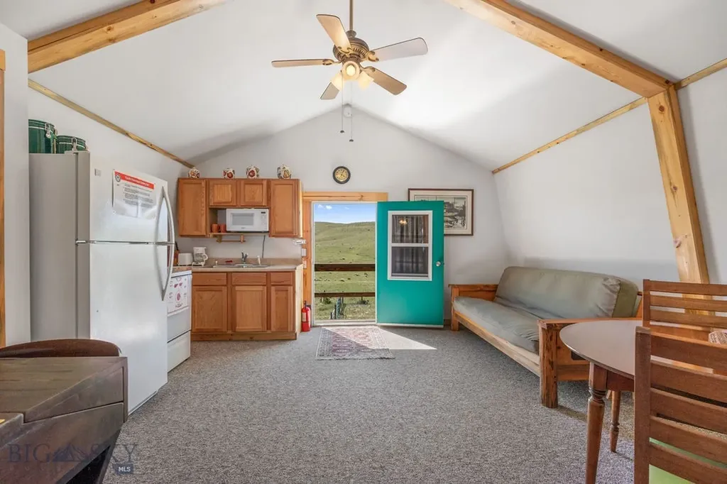 18 Cactus Ridge Road Twin Bridges MT 59754