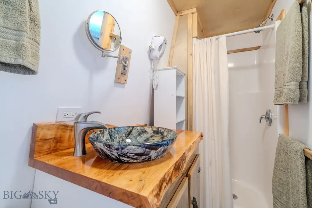 18 Cactus Ridge Road Twin Bridges MT 59754