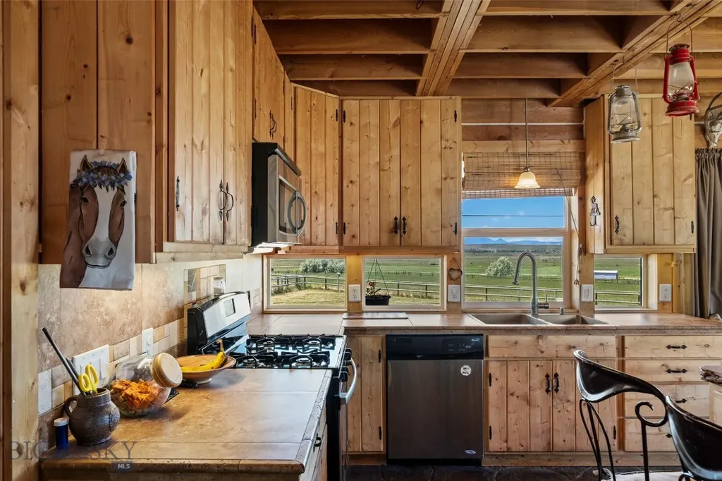 4625 Buffalo Jump Three Forks MT 59752