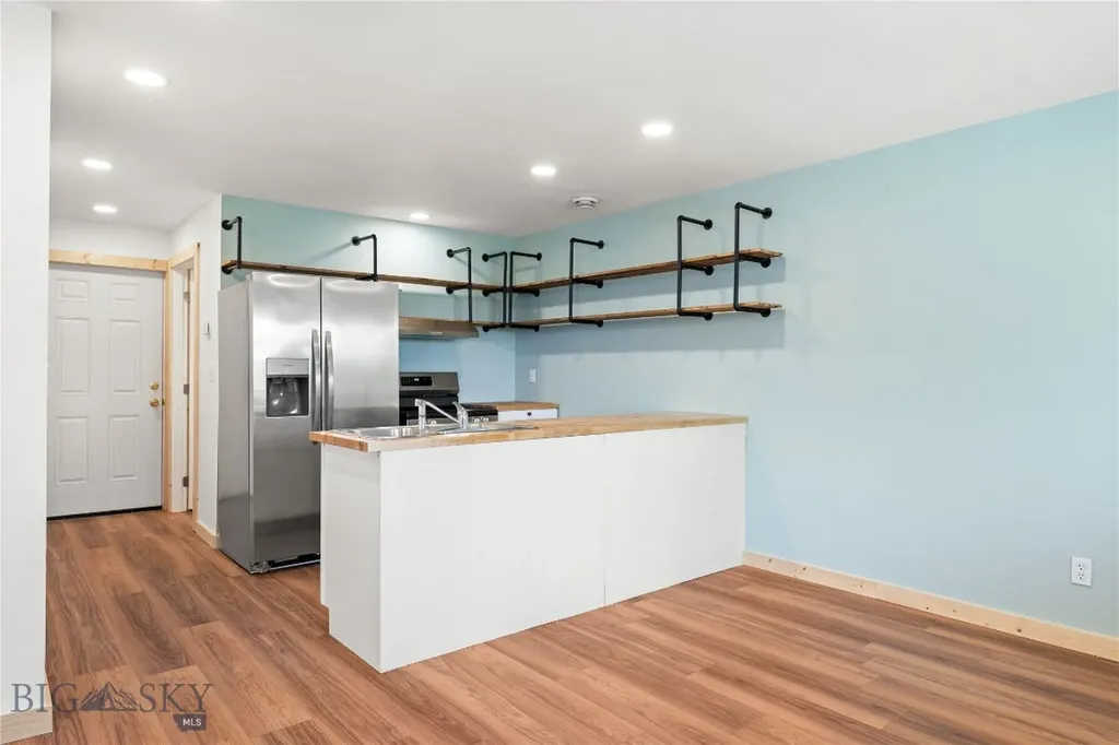 907 Empire Butte MT 59701