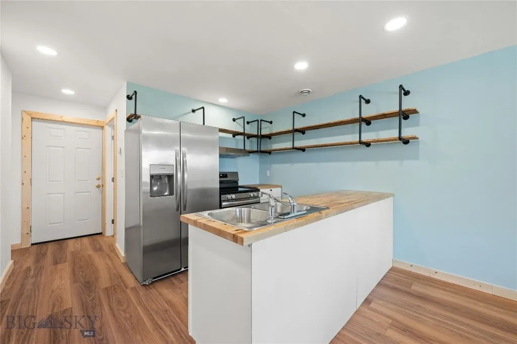 907 Empire Butte MT 59701