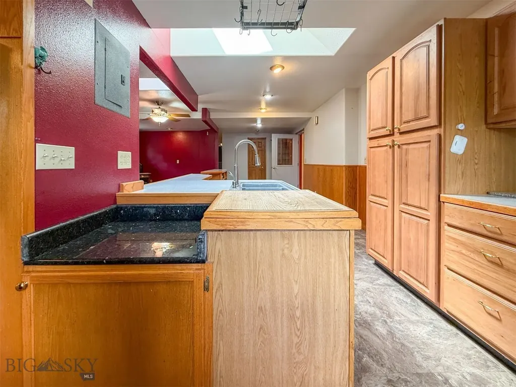 616 2nd Avenue S Fairfield MT 59436