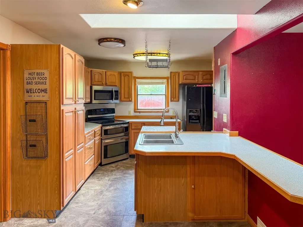 616 2nd Avenue S Fairfield MT 59436