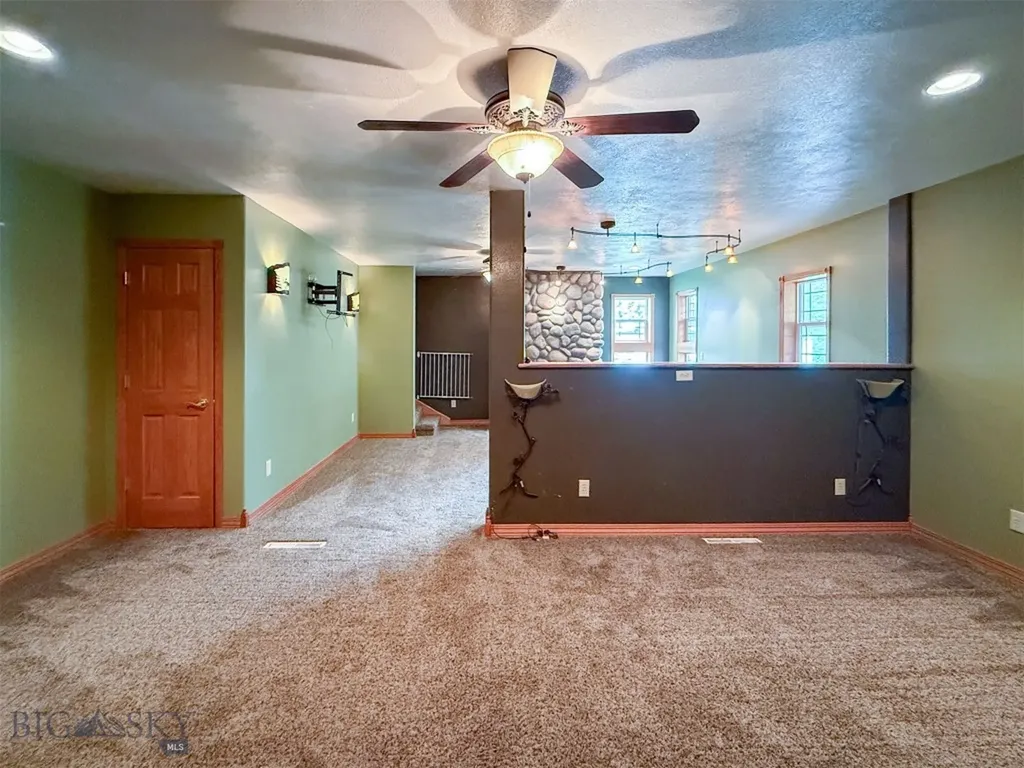 616 2nd Avenue S Fairfield MT 59436