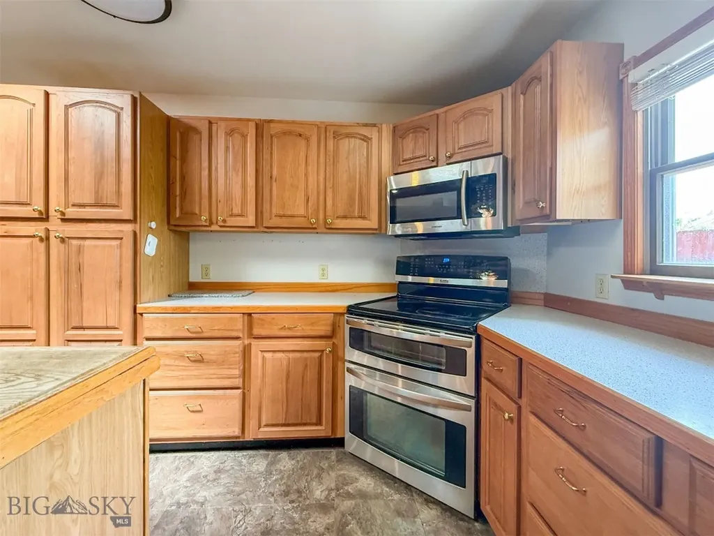 616 2nd Avenue S Fairfield MT 59436