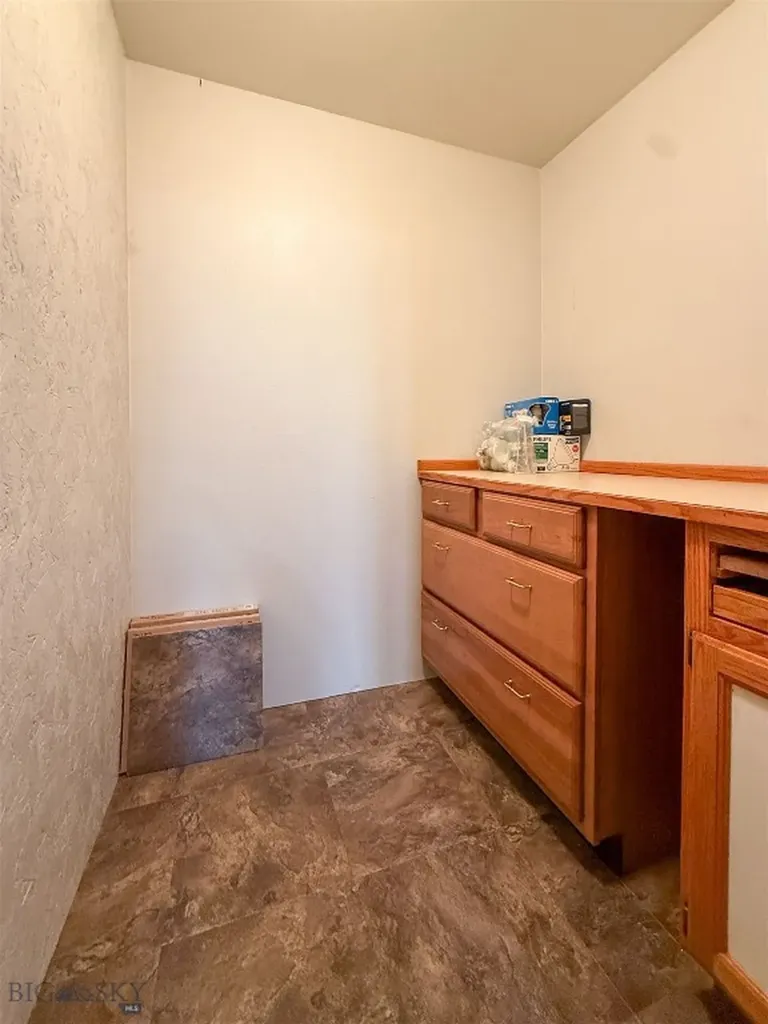 616 2nd Avenue S Fairfield MT 59436