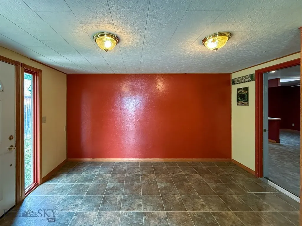 616 2nd Avenue S Fairfield MT 59436