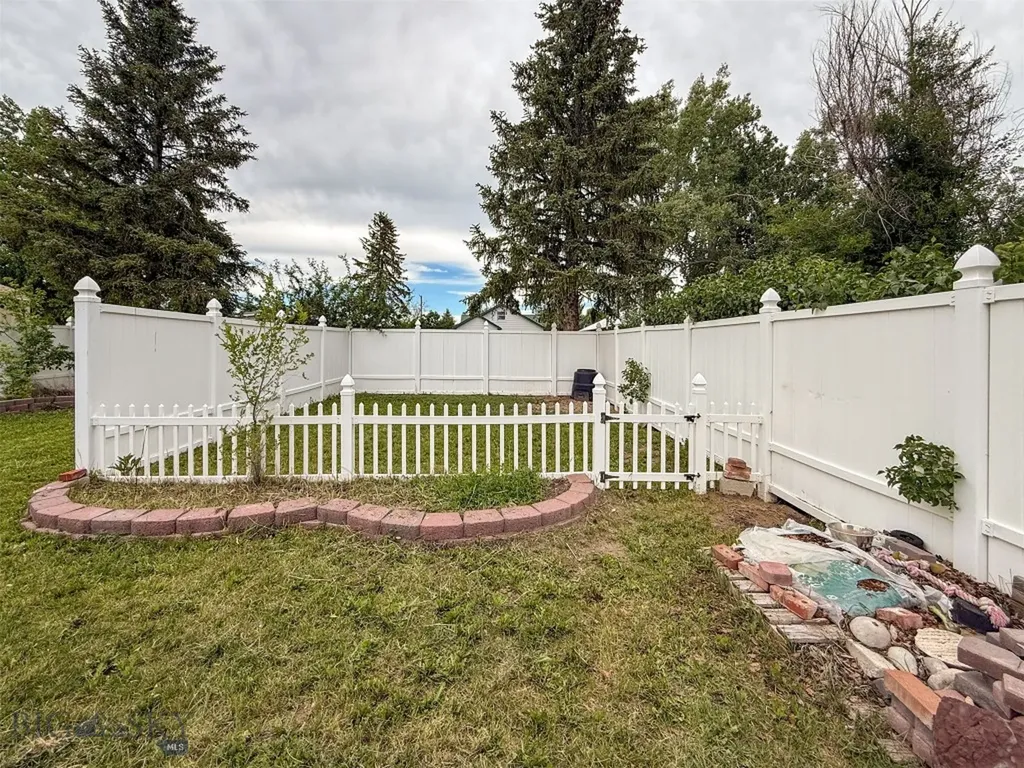 616 2nd Avenue S Fairfield MT 59436