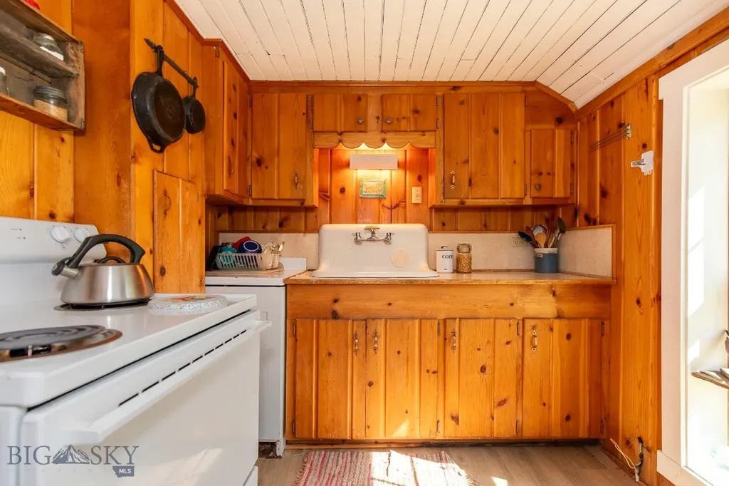 419 E Wallace Street Virginia City MT 59755