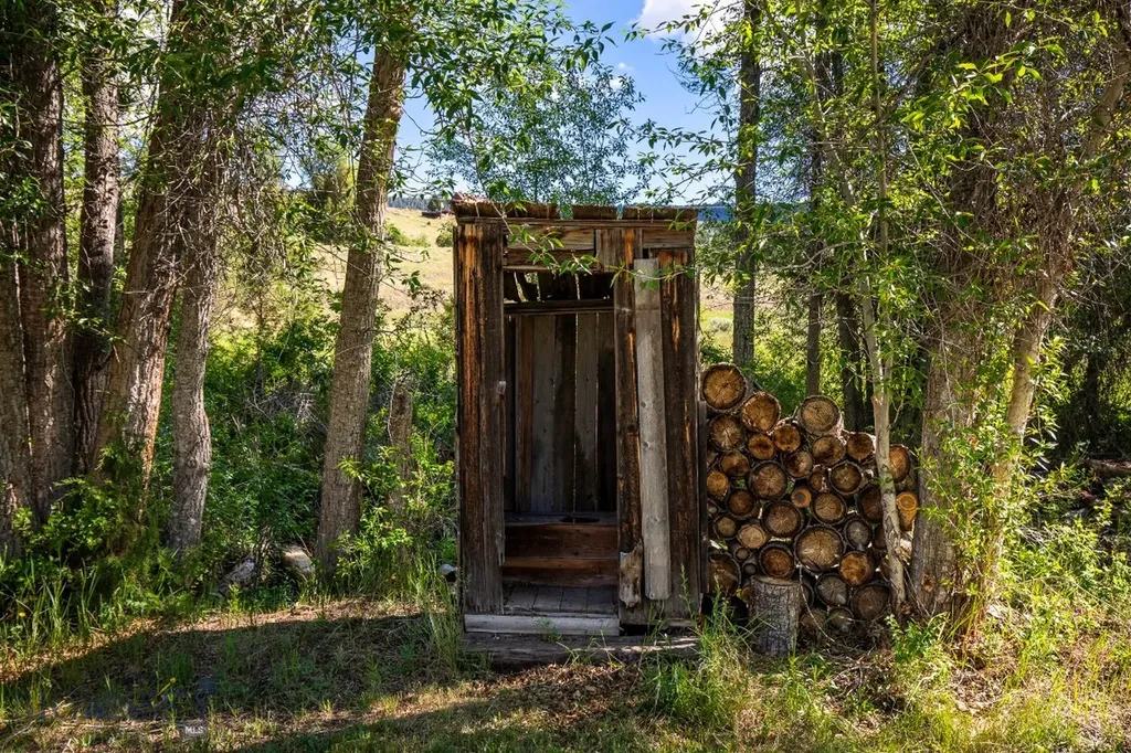419 E Wallace Street Virginia City MT 59755