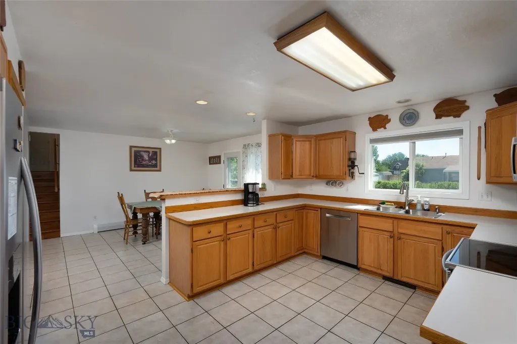 113 Hemlock Street Manhattan MT 59741