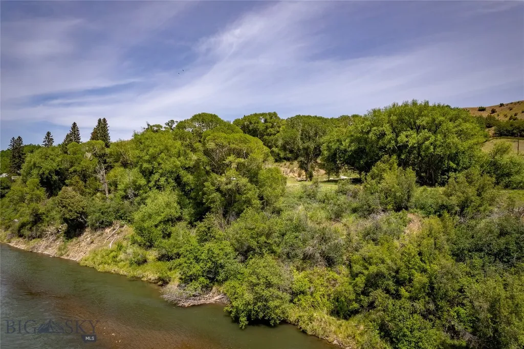 1005 East River Road Emigrant MT 59027