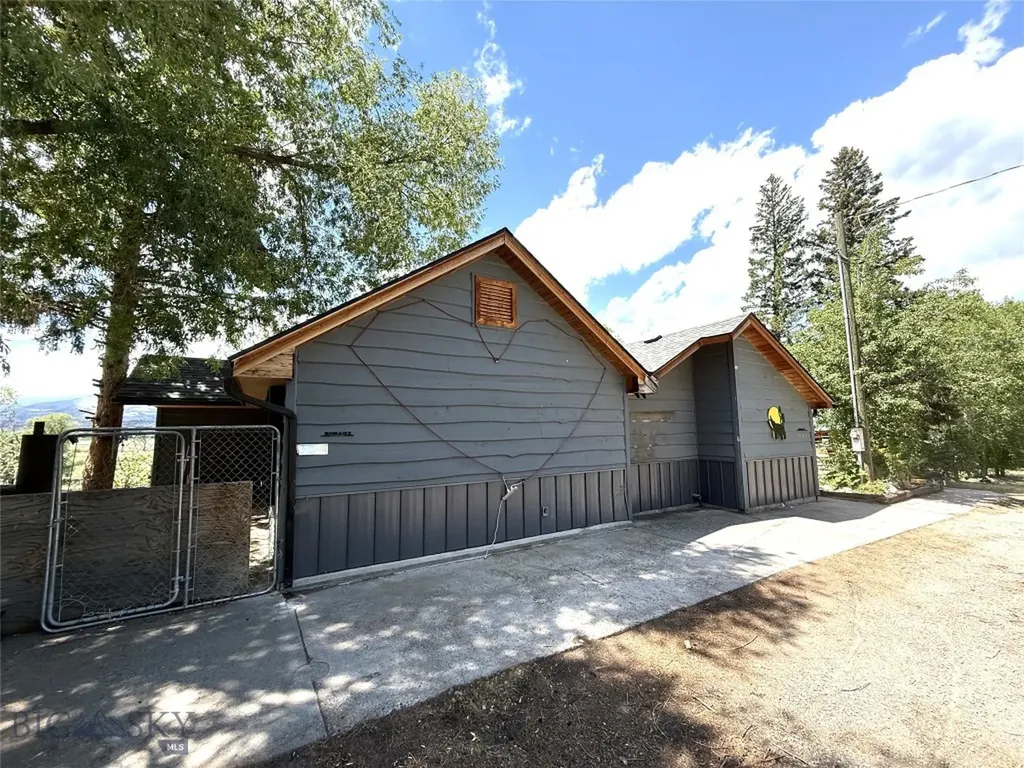1005 East River Road Emigrant MT 59027