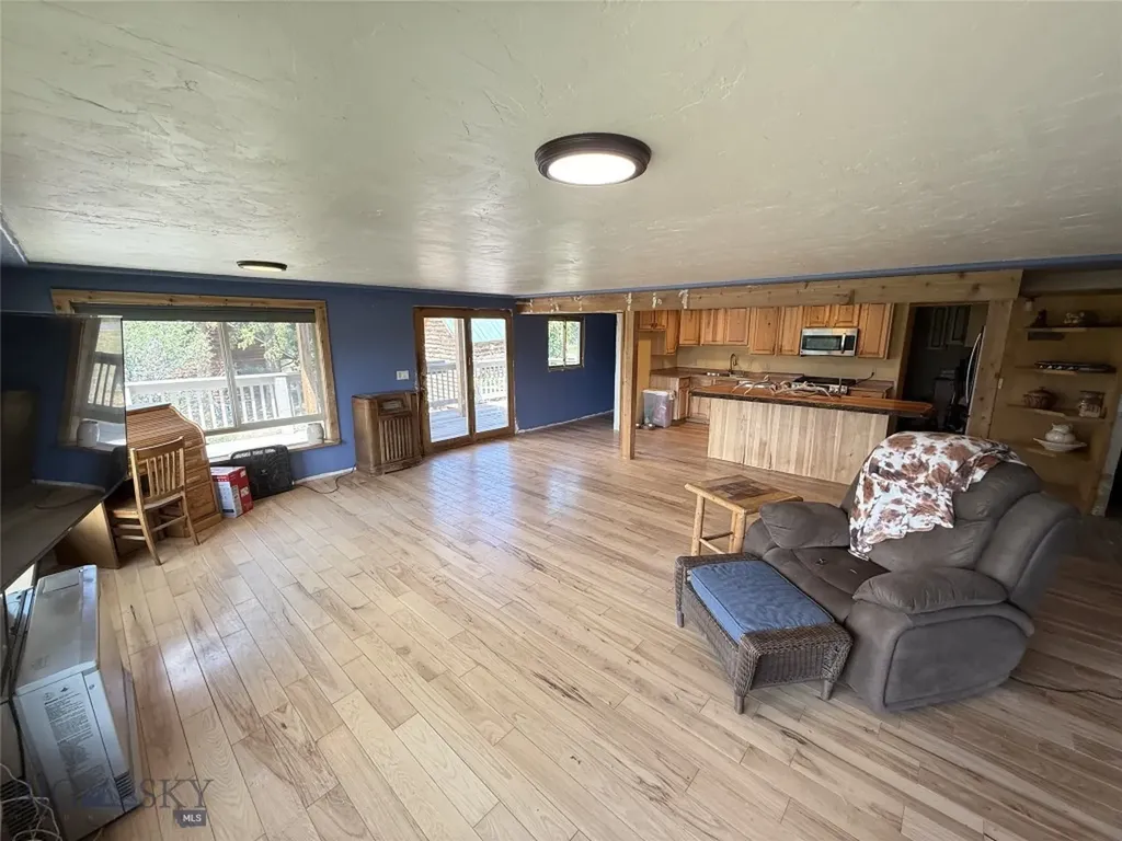 1005 East River Road Emigrant MT 59027