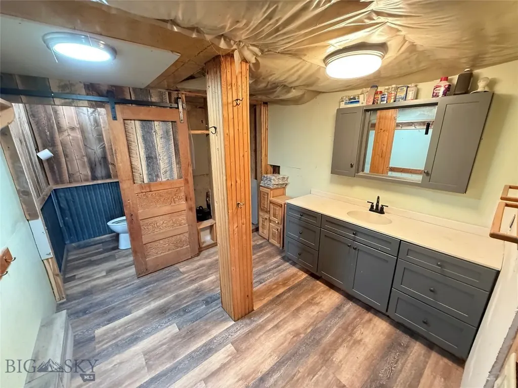 1005 East River Road Emigrant MT 59027