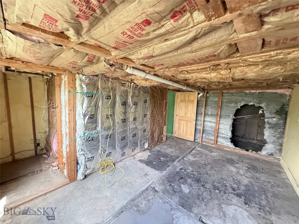 1005 East River Road Emigrant MT 59027