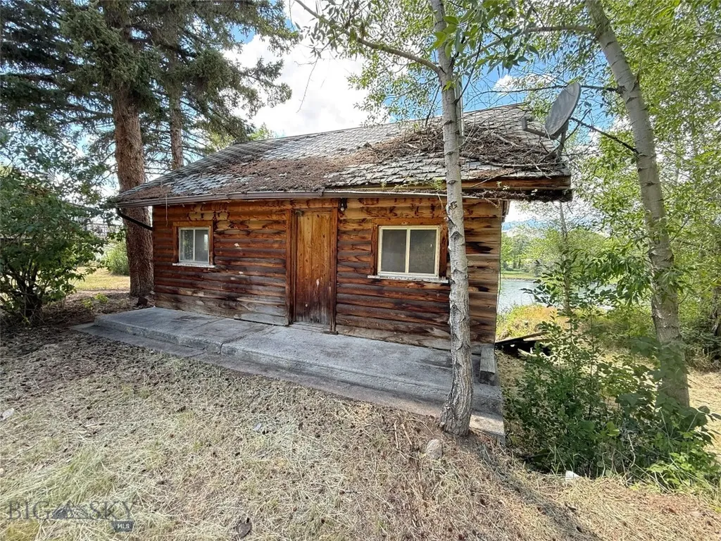 1005 East River Road Emigrant MT 59027