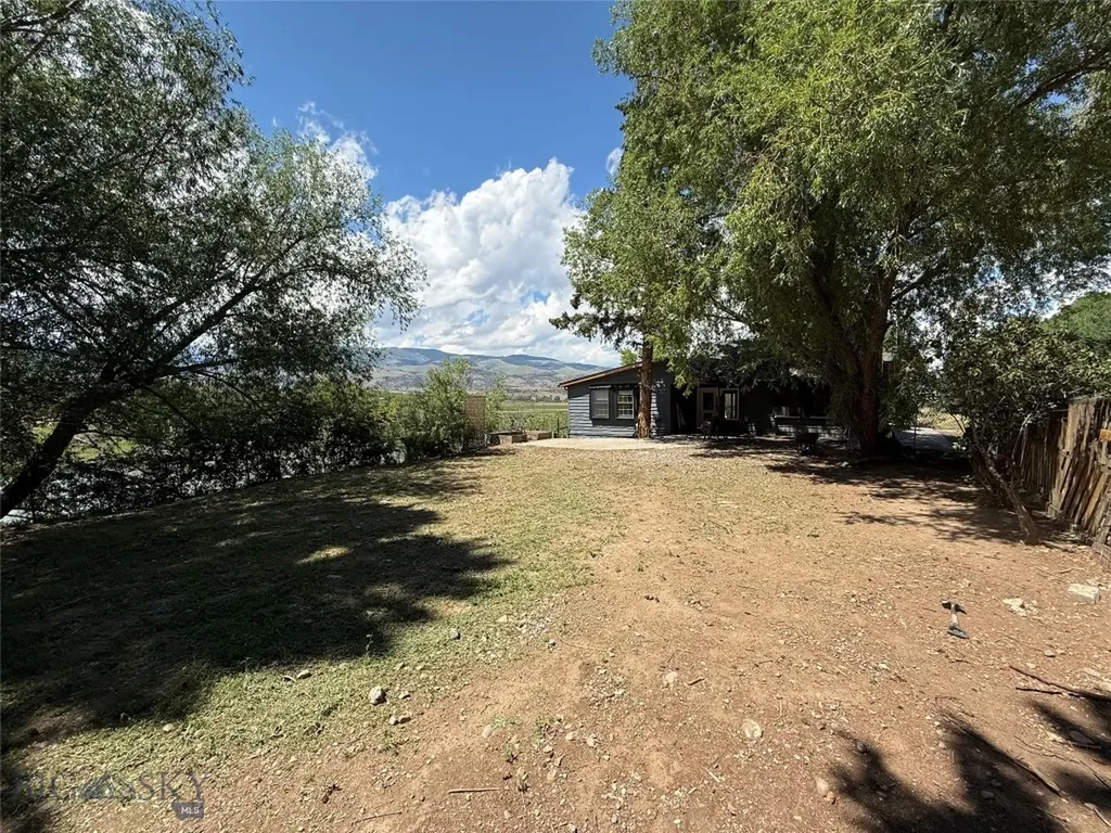 1005 East River Road Emigrant MT 59027