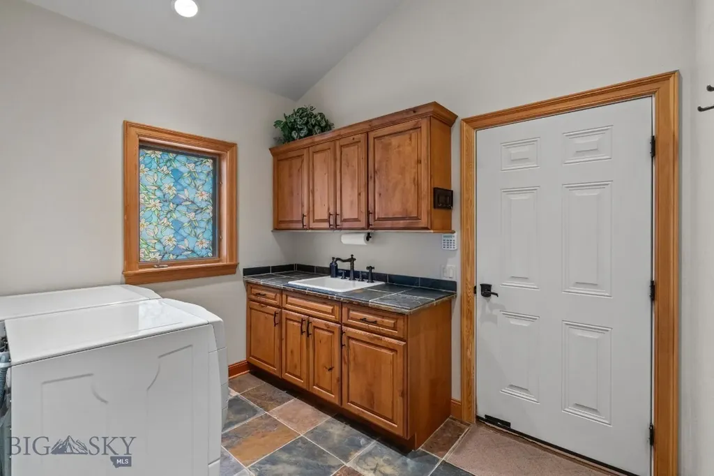 77 Valley View Drive Twin Bridges MT 59754