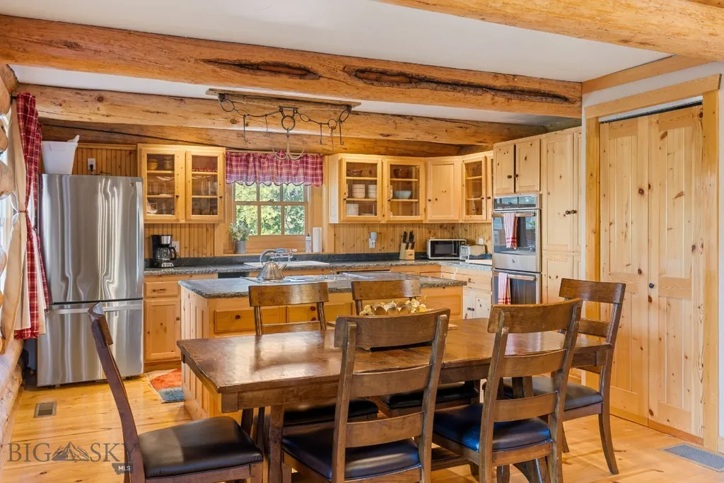 49824 Gallatin Road Gallatin Gateway MT 59730