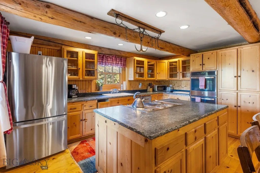 49824 Gallatin Road Gallatin Gateway MT 59730