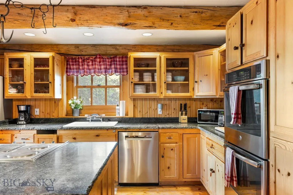 49824 Gallatin Road Gallatin Gateway MT 59730