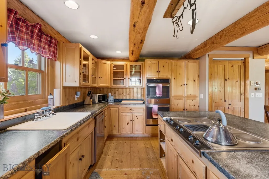 49824 Gallatin Road Gallatin Gateway MT 59730
