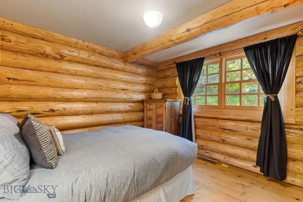 49824 Gallatin Road Gallatin Gateway MT 59730