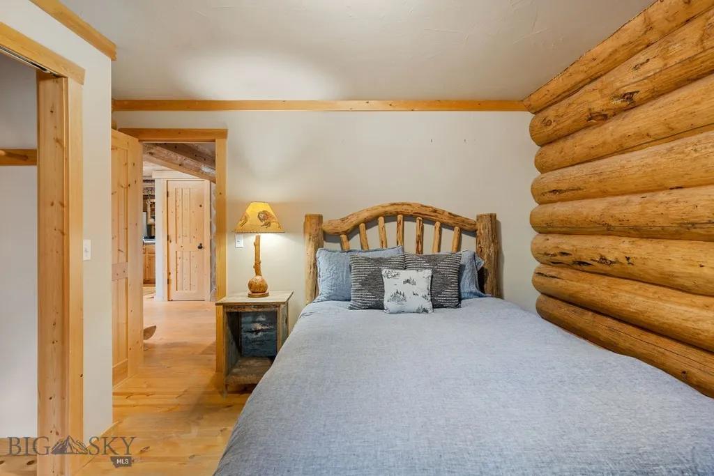 49824 Gallatin Road Gallatin Gateway MT 59730