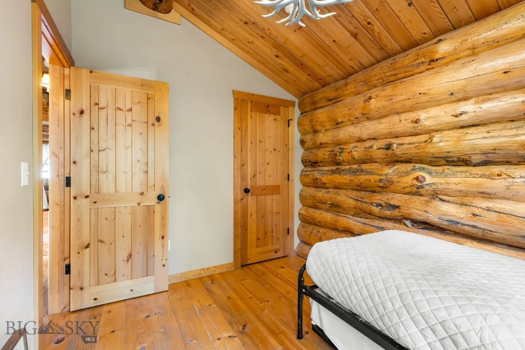 49824 Gallatin Road Gallatin Gateway MT 59730