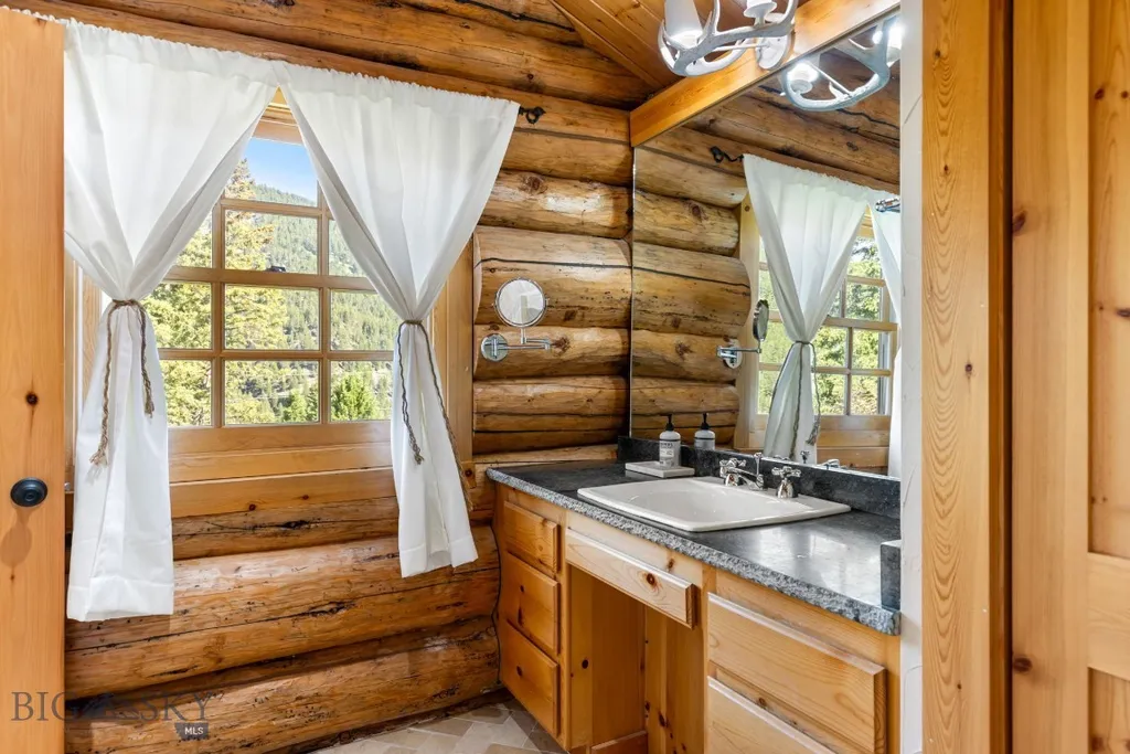 49824 Gallatin Road Gallatin Gateway MT 59730