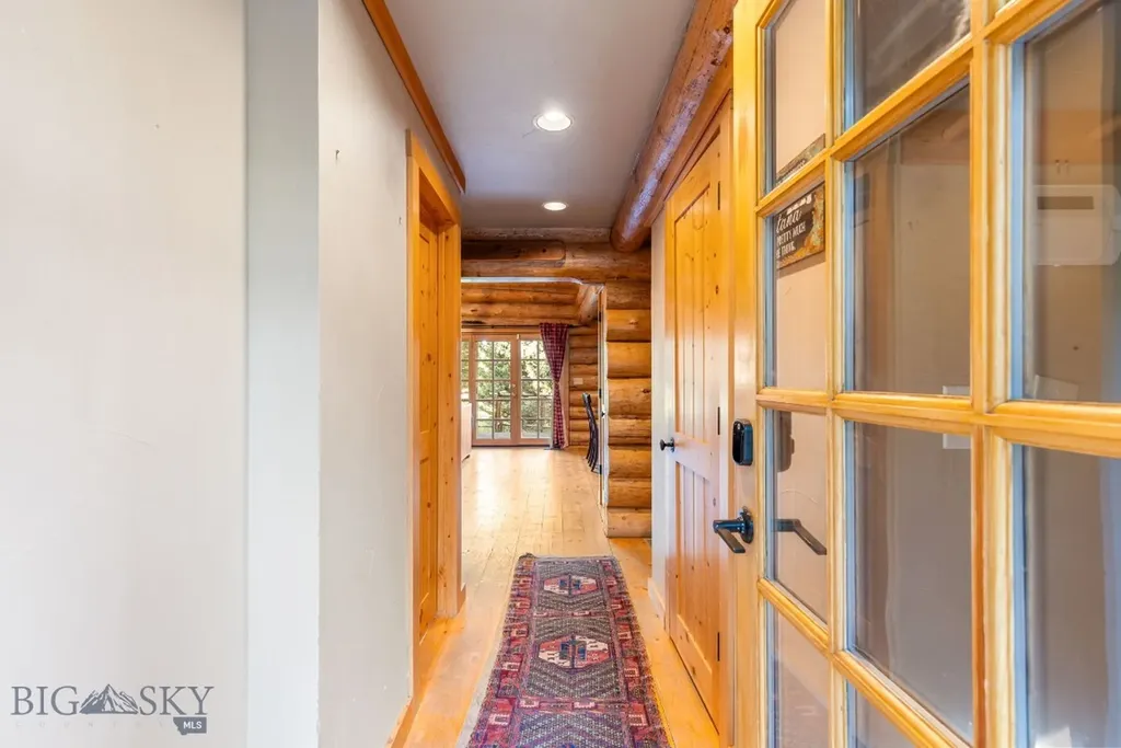 49824 Gallatin Road Gallatin Gateway MT 59730
