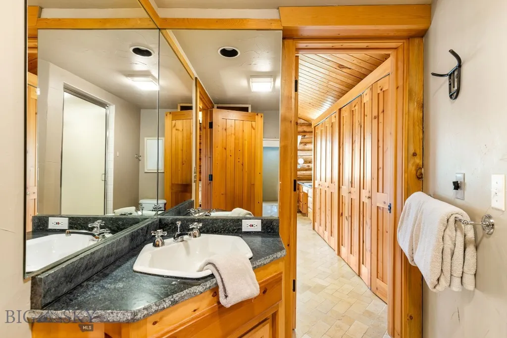 49824 Gallatin Road Gallatin Gateway MT 59730