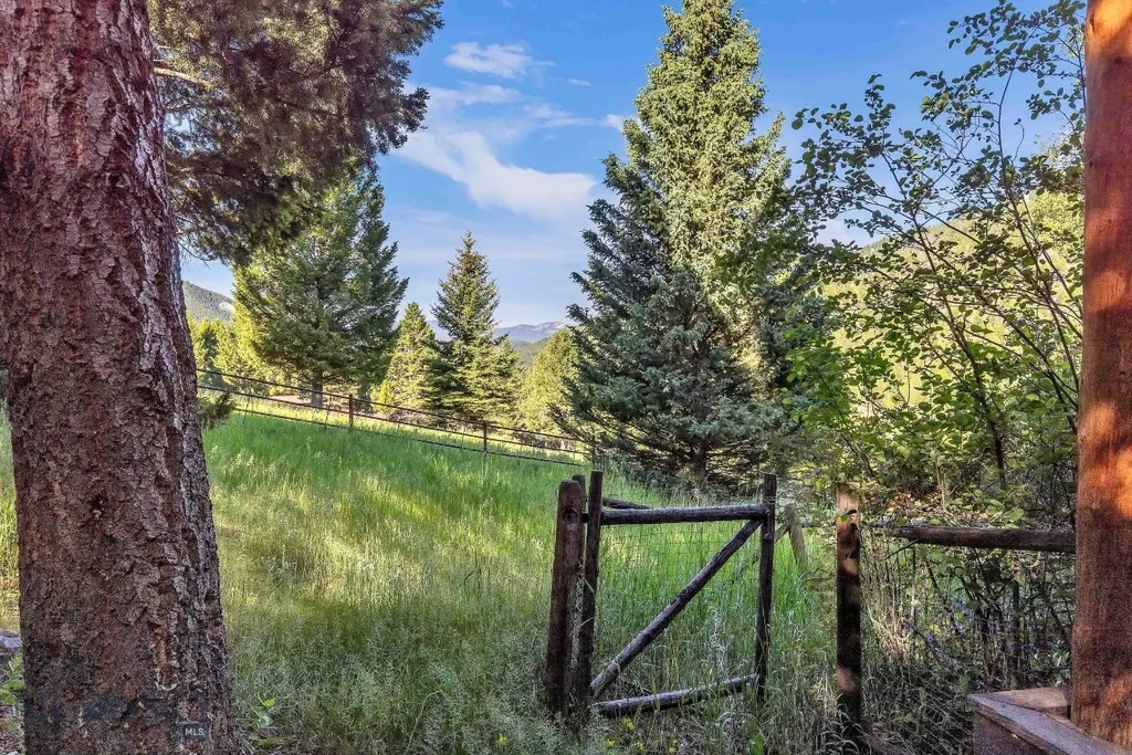 49824 Gallatin Road Gallatin Gateway MT 59730